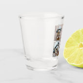 Zwart-witteinkfotocollage met monogram shot glas (Links)