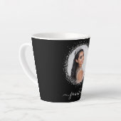 Zwart zilveren fotoglitter-naamscript latte mok (Linkerhoek)