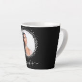 Zwart zilveren fotoglitter-naamscript latte mok (Rechterhoek)