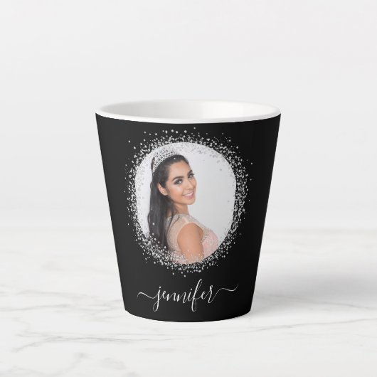 Zwart zilveren fotoglitter-naamscript latte mok (Voorkant)