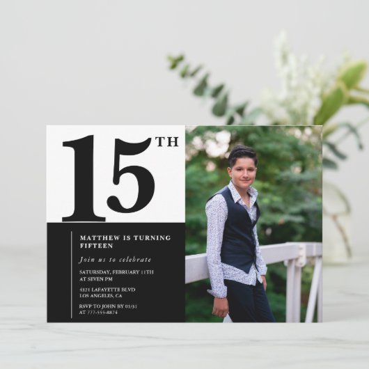 Zwarte 15e verjaardag uitnodigingen Elegant Chic (Staand voorkant)