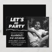 Zwarte 8e verjaardag uitnodigingen Boy Photo (Voorkant / Achterkant)