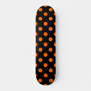 Zwarte achtergrond oranje polka stippen skateboard