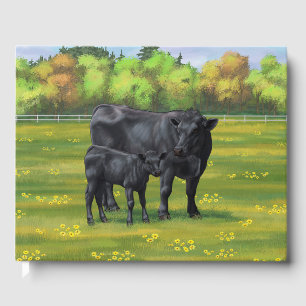 Zwarte Angus-Koe en Cute Calf in zomerperiode Gastenboek