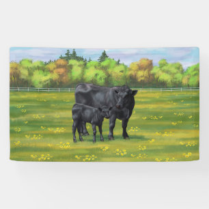 Zwarte Angus-Koe en Cute Calf in zomerperiode Spandoek