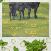 Zwarte Angus-Koe en Cute Calf in zomerperiode Theedoek (Gevouwen)