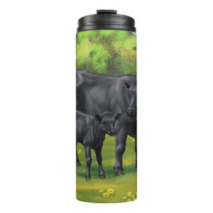 Zwarte Angus-Koe en Cute Calf in zomerperiode Thermosbeker