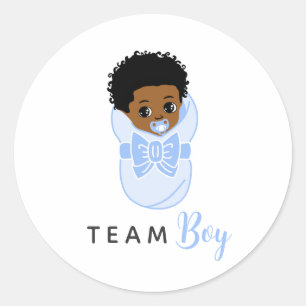 Zwarte Babyjongen in Blauwe Deken Geslacht Reveal Ronde Sticker
