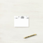 Zwarte barstpatronen op wit post-it® notes (Op bureau)