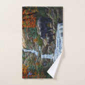 Zwarte Beer moeder en waterval Handdoek (Handdoek)