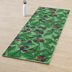 Zwarte bessen op groen yogamat