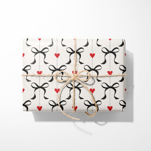 Zwarte bogen en harten cadeaupapier