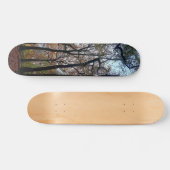 Zwarte bomen in het bos skateboard (Horizontaal)