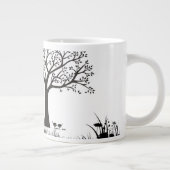 Zwarte bomen op een witte achtergrond extra grote beker (Rechts)