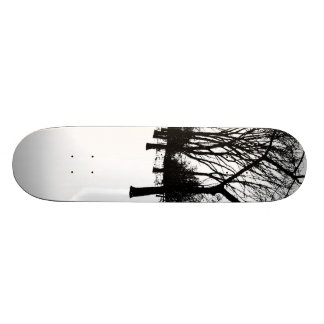 zwarte bomen skateboard