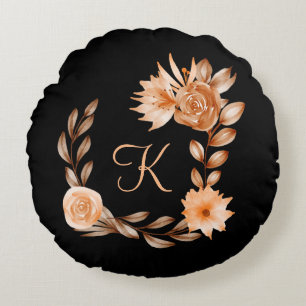 Zwarte, bruine en perzik bloemen met monogram rond kussen