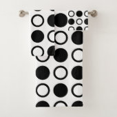 Zwarte cirkels en pooldots bad handdoek (Insitu)