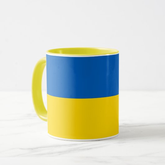 Zwarte Combo-Mok met vlag van Oekraïne Mok (Voorkant links)
