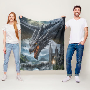 Zwarte Draak die een Gotisch Bergkasteel Bewaakt Fleece Deken