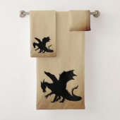 Zwarte Dragon Rustic Achtergrond Bad Handdoek (Insitu)