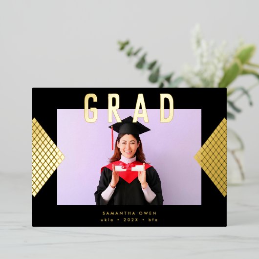 Zwarte en gele Geometrische Gold College Folie Uitnodiging (Staand Voorkant)