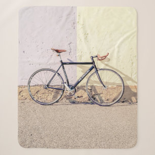 ZWARTE EN GRAY CITY BIKE LEREN OP WITTE WAL SHERPA DEKEN