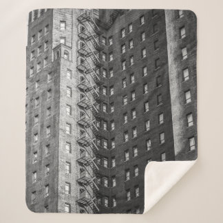 ZWARTE EN GRAY CONCRETE GEBOUWEN SHERPA DEKEN