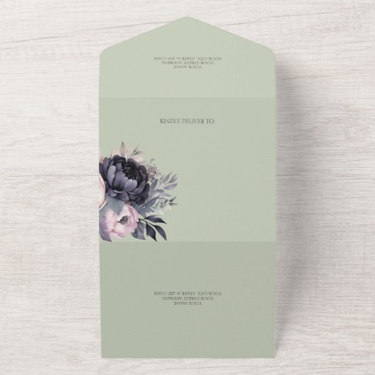 Zwarte en lavendelbloem op Sage Green All In One Uitnodiging (Buitenkant)