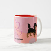 Zwarte en Tan Cavalier Spaniel en Dragonfly Tweekleurige Koffiemok (Voorkant rechts)