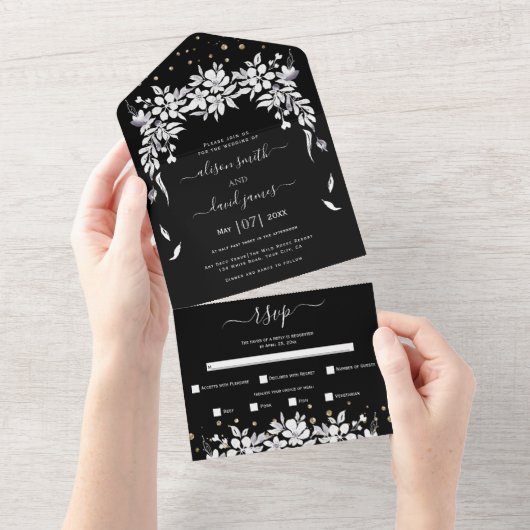 Zwarte en witte bloemige garland bruiloft all in one uitnodiging (Afscheurbaar)