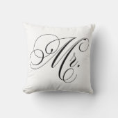 Zwarte en witte Chevron Stripes "Mr" Kussen (Voorkant)