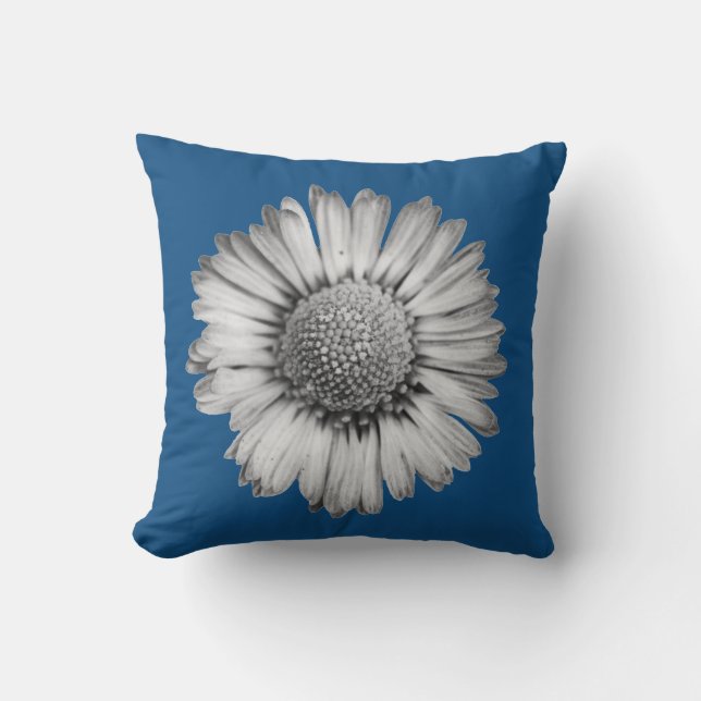 Zwarte en Witte Daisy op Klassic Blue Kussen (Voorkant)