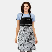 Zwarte en witte Floral Schort (Gedragen)