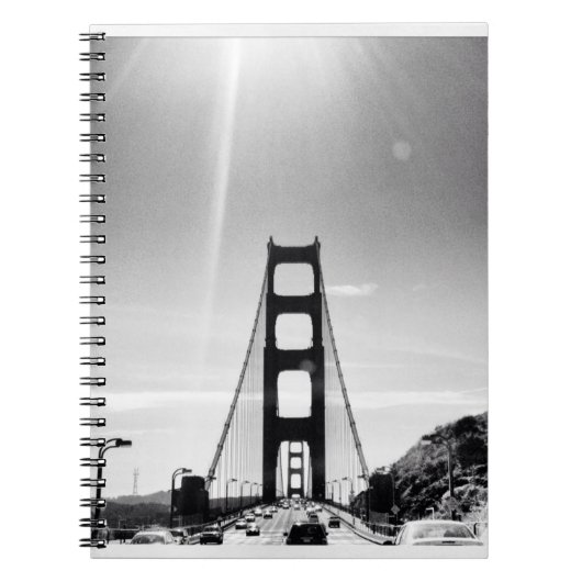 Zwarte en witte Golden Gate Bridge Notitieboek (Voorkant)