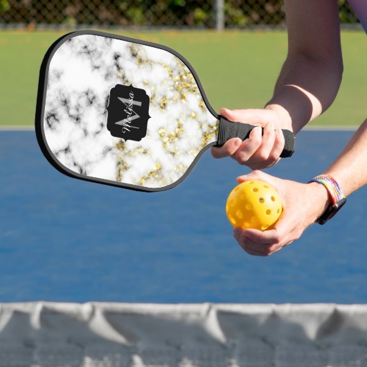Zwarte en witte goudsparametensmaak Monogram Pickleball Paddle (Insitu)