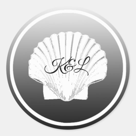 Zwarte en witte Initialen Seashell bruiloft Sticke Ronde Sticker (Voorkant)