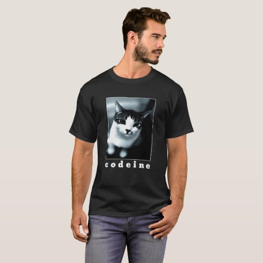Zwarte en witte kat codeïne t-shirt (Voorkant volledig)