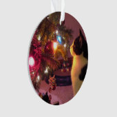 Zwarte en witte kat met kerstboomversiering ornament (voorkant)