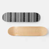 Zwarte en witte lijnen en Polka Dot Abstract Skateboard (Horizontaal)
