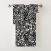 ZWARTE EN WITTE MODERNE ORNAMENTALE BATTE AAN BAD HANDDOEK (Insitu)