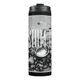 ZWARTE EN WITTE MONOCHROOM BEACH FOTO SHELL STONE THERMOSBEKER