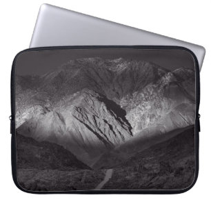 zwarte en witte nachtelijke hemel laptop sleeve