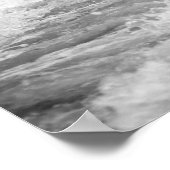 Zwarte en witte oceaangolven op de strand 16x20 poster (Hoek)