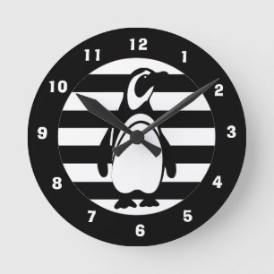 Zwarte en witte pinguïn en stripes ronde klok