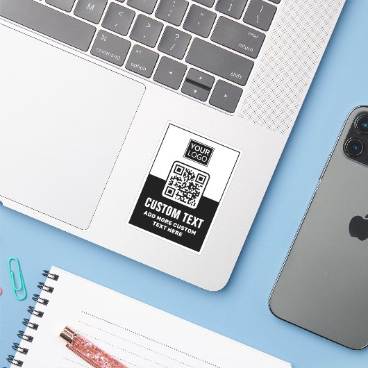Zwarte en witte QR-code, logo en aangepaste tekst Sticker (Laptop met iPhone)