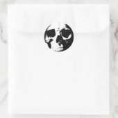 Zwarte en witte schedel ronde sticker (Tas)