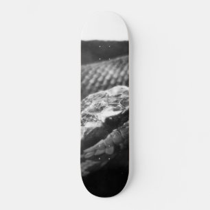 Zwarte en witte slang skateboard