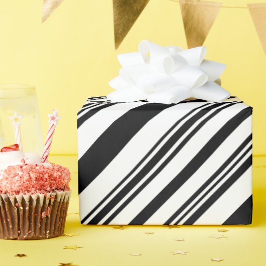 Zwarte en witte strepen cadeaupapier (Verjaardagsfeest)