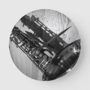 Zwarte en witte tenor saxophone ronde klok