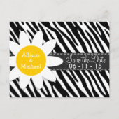 Zwarte en witte Zebra; Spring Daisy Aankondigingskaart (Voorkant)